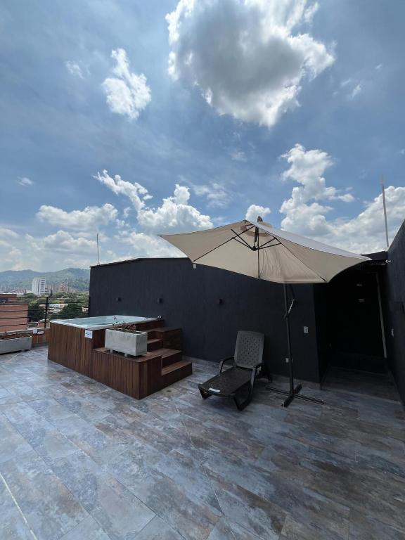 Alojamiento en Medellín, con Jaccuzzi en la terraza LOF By Roots Rentals - 4