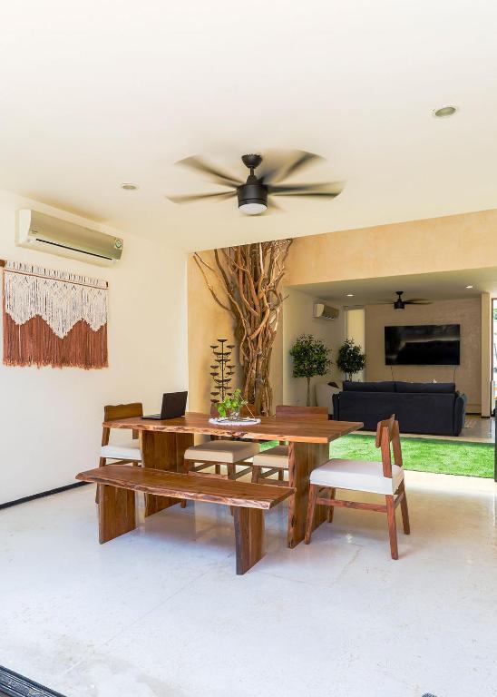 Luxurious 2Br 2 5 Ba in Residential Neighborhood - 4