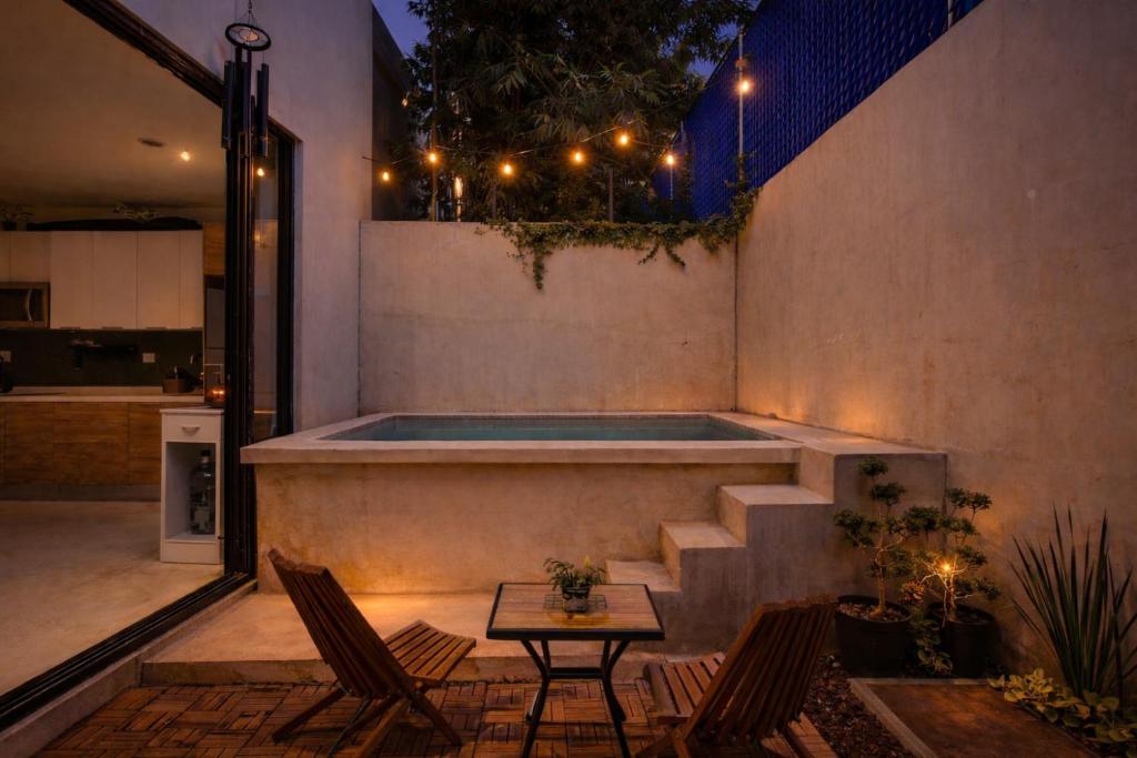 Luxurious 2Br 2 5 Ba in Residential Neighborhood - 1