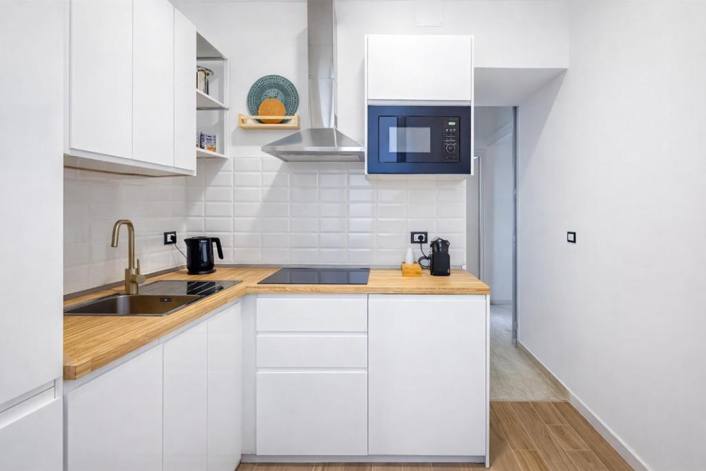 Elegant 2BR near Colosseum & San Giovanni Metro - 4