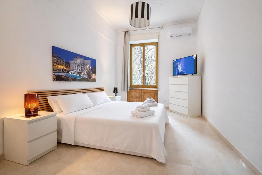 Elegant 2BR near Colosseum & San Giovanni Metro - 1