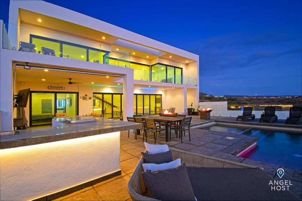 Infinity Pool Bay Views BBQ Walk to Beach - 5