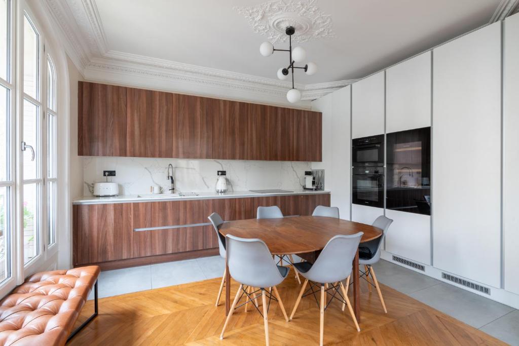 Bright And Spacious 3BDR Apt Near Eiffel Tower - 2