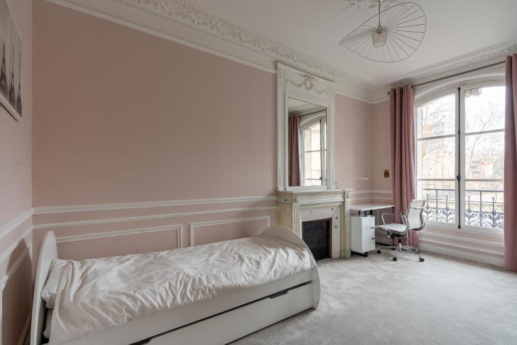 Bright And Spacious 3BDR Apt Near Eiffel Tower - 4