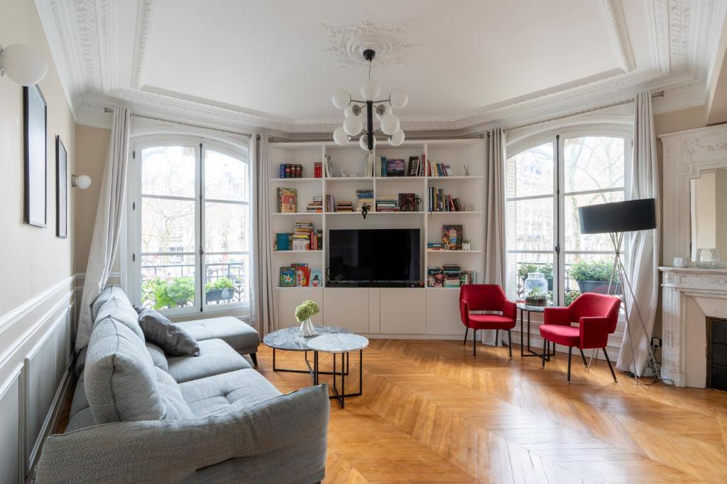 Bright And Spacious 3BDR Apt Near Eiffel Tower - 1