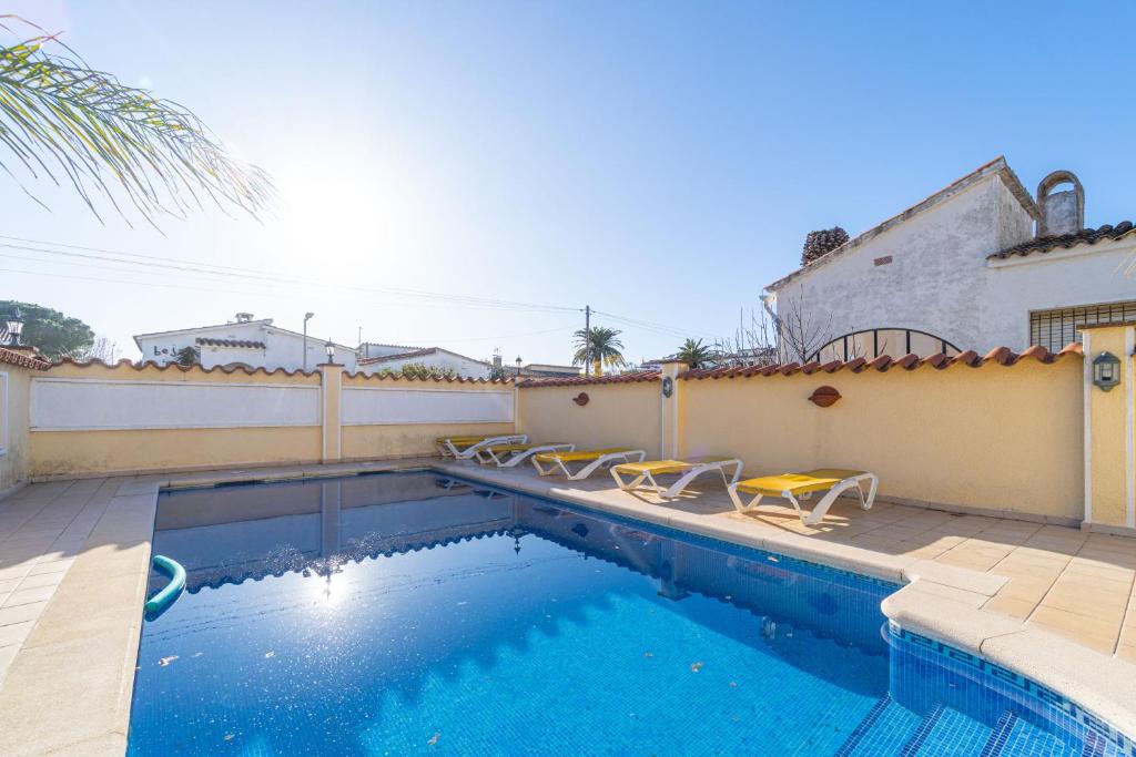 RESIDENCIA ALBERES -Apartamento completo con piscina, barbacoa, parking- B - 2