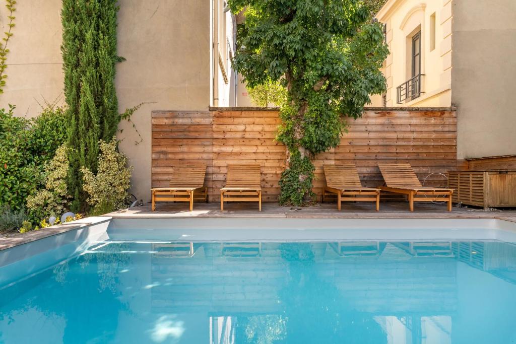 Découverte - une villa avec piscine qui révèle tout son charme - 5