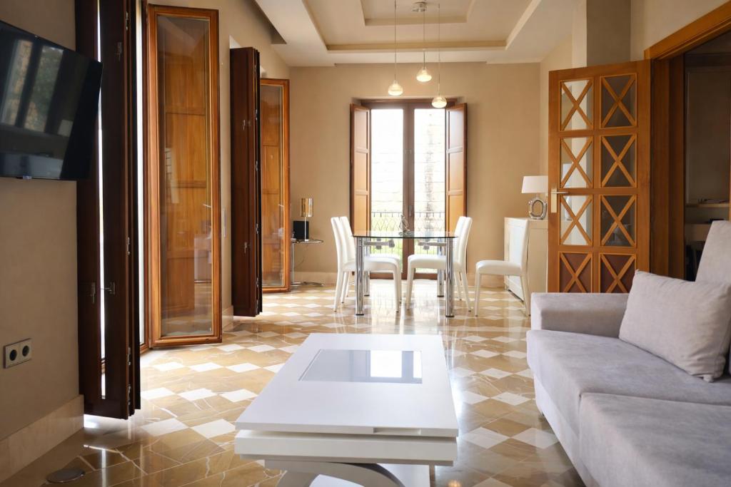 Luxury Apartment with views to Alcazar, Cathedral and Giralda. - 3