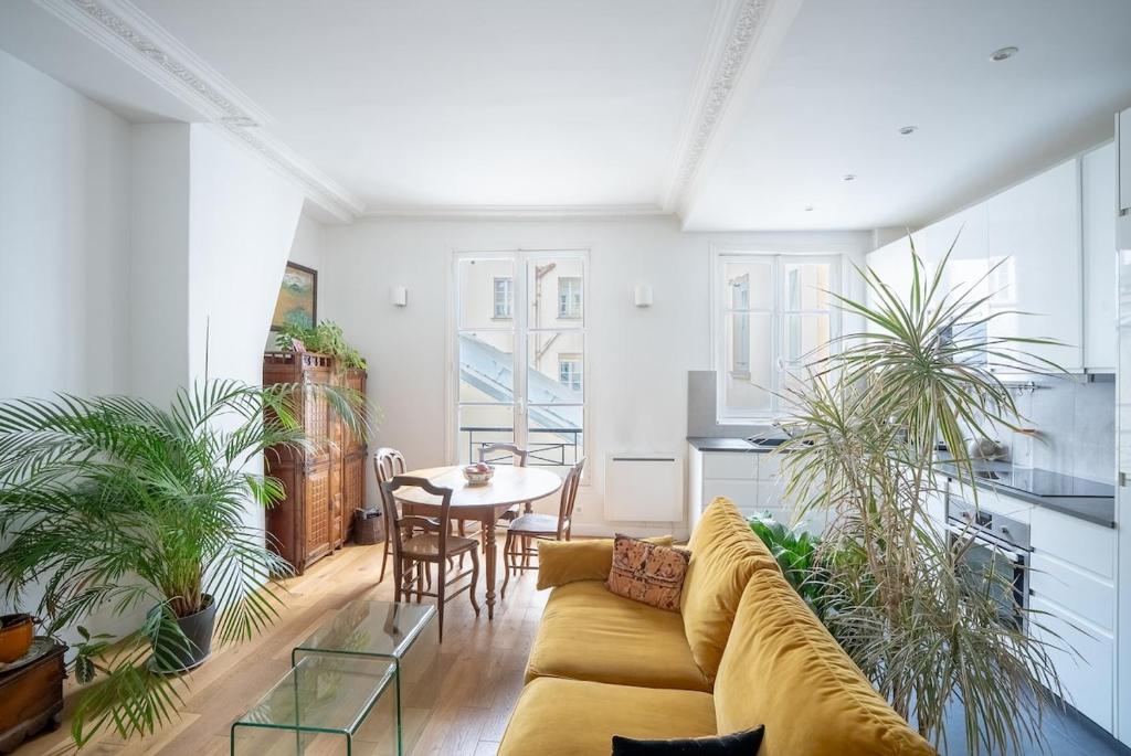 Typical Appartement Pigalle & Opera on foot Elevator - 3