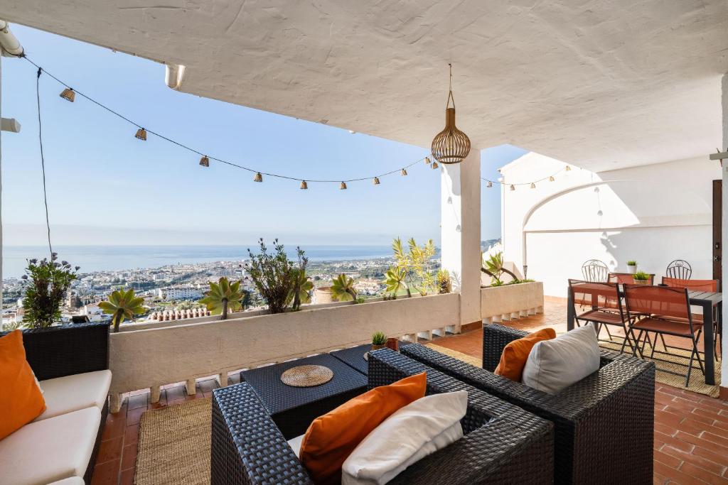 Apartment with Sea Views, Terrace & Pool, Nerja - 1