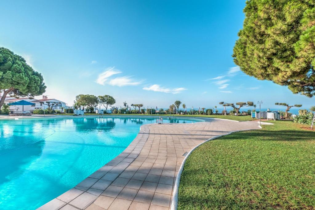 Apartment with Sea Views, Terrace & Pool, Nerja - 5
