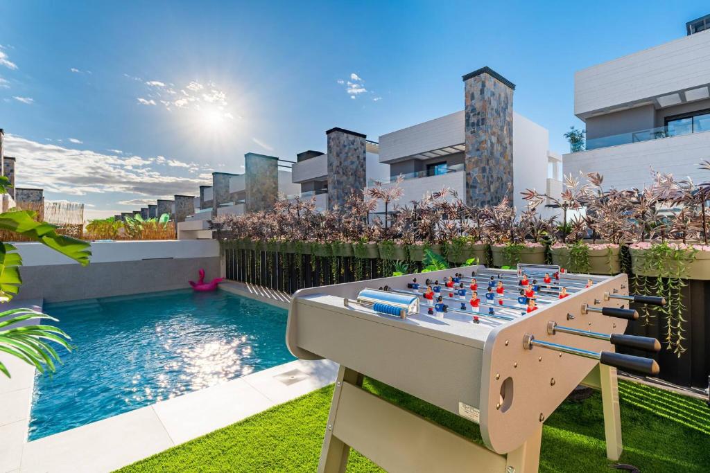 Villa de lujo con jacuzzi, cine, billar y futbolín - 3