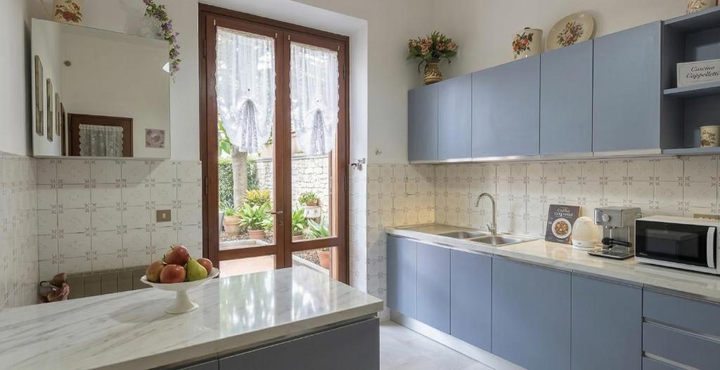 GuestHost - Viareggio Roomy House with Private Courtyard! - 2