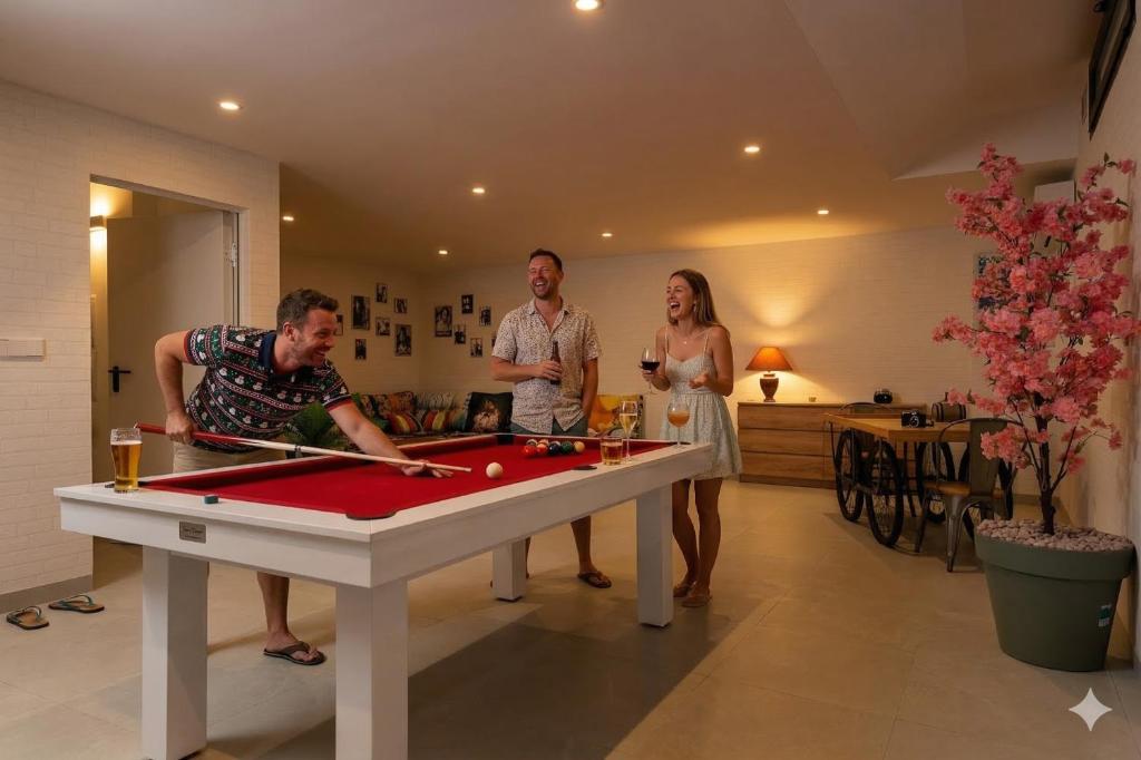 Villa de lujo con jacuzzi, cine, billar y futbolín - 5