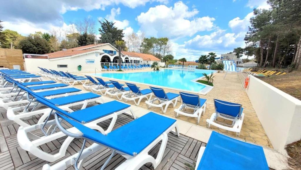 3 Bed House - Sleeps 6 - Parking - Wifi - 4