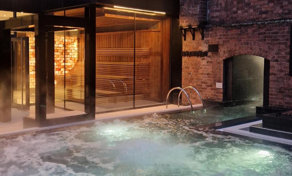 Open air bath