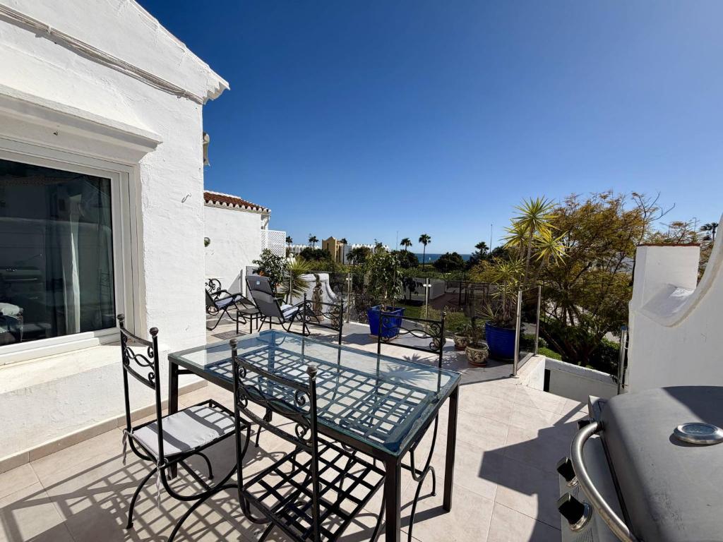 Tropicana 6C - Apartment with Sea Views, Large Terrace and BBQ - 1