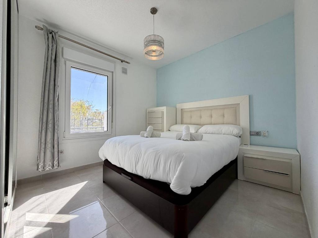 Tropicana 6C - Apartment with Sea Views, Large Terrace and BBQ - 3