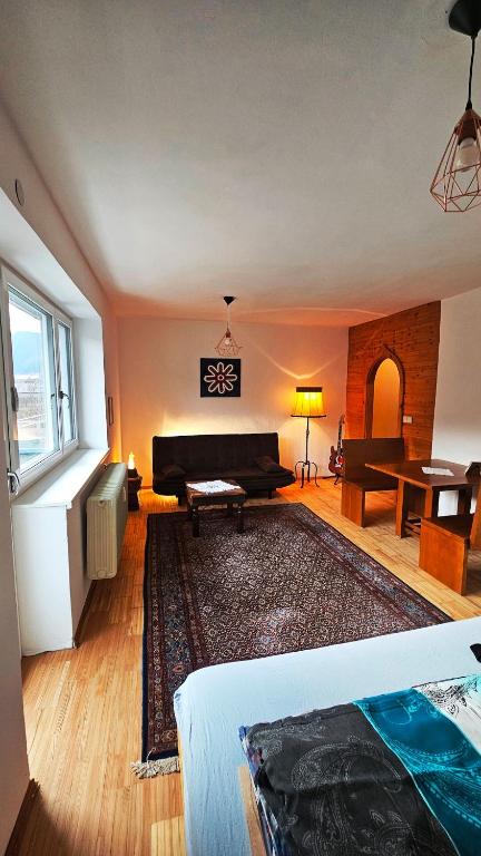 Helle, hochwertig neu rennovierte Künstlerwohnung - 2