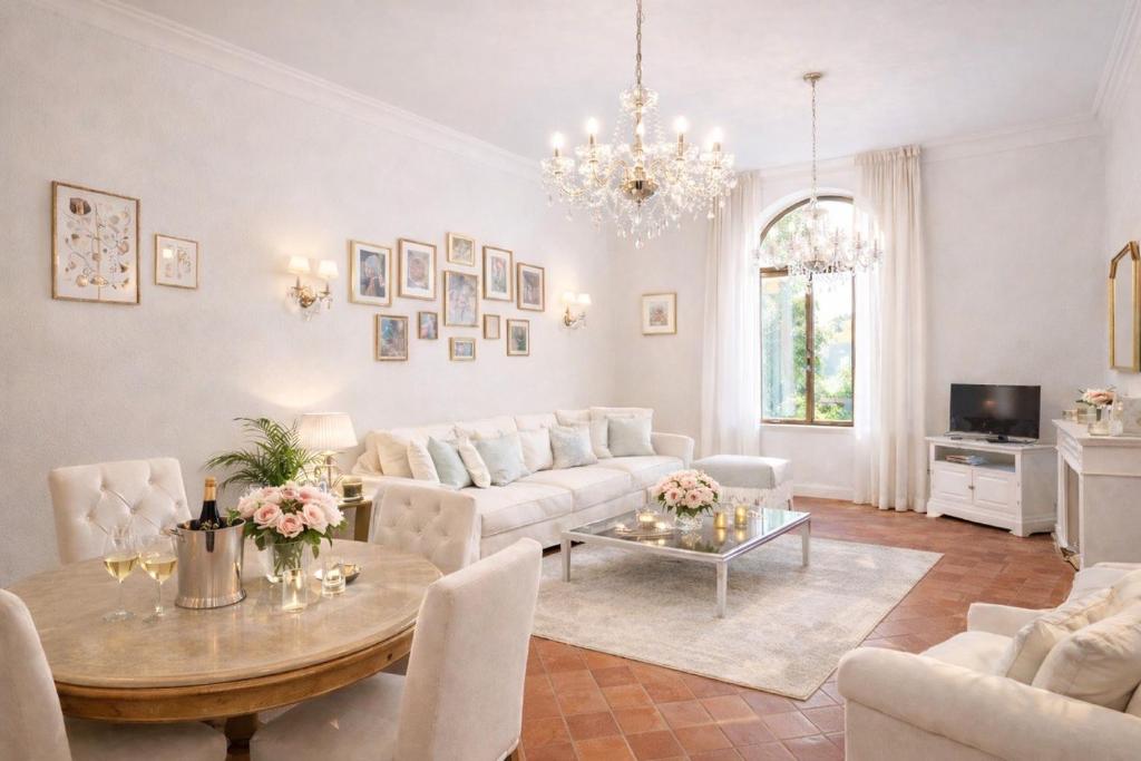 Amazing Premium Apartment in the heart of Florence at the DUOMO, 2 Bedrooms, 2 Bathrooms, 1 Livingroom or extra Bedroom, ideal for 2-8 Guests - 3