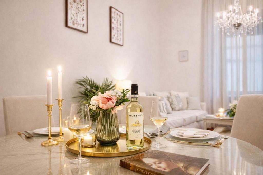 Amazing Premium Apartment in the heart of Florence at the DUOMO, 2 Bedrooms, 2 Bathrooms, 1 Livingroom or extra Bedroom, ideal for 2-8 Guests - 2