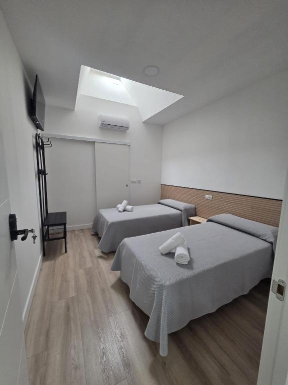 Hostal NV Palacio Congresos - 2
