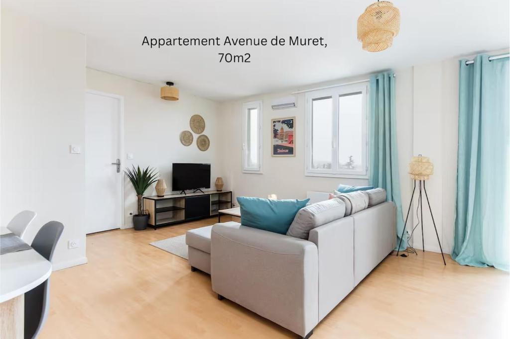 A pair of two-bed apartments with outdoor spaces and parking by the Garonne - 1