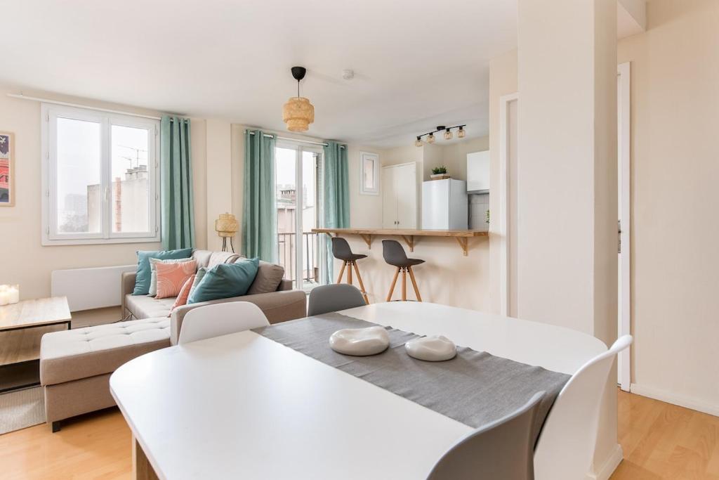 A pair of two-bed apartments with outdoor spaces and parking by the Garonne - 2