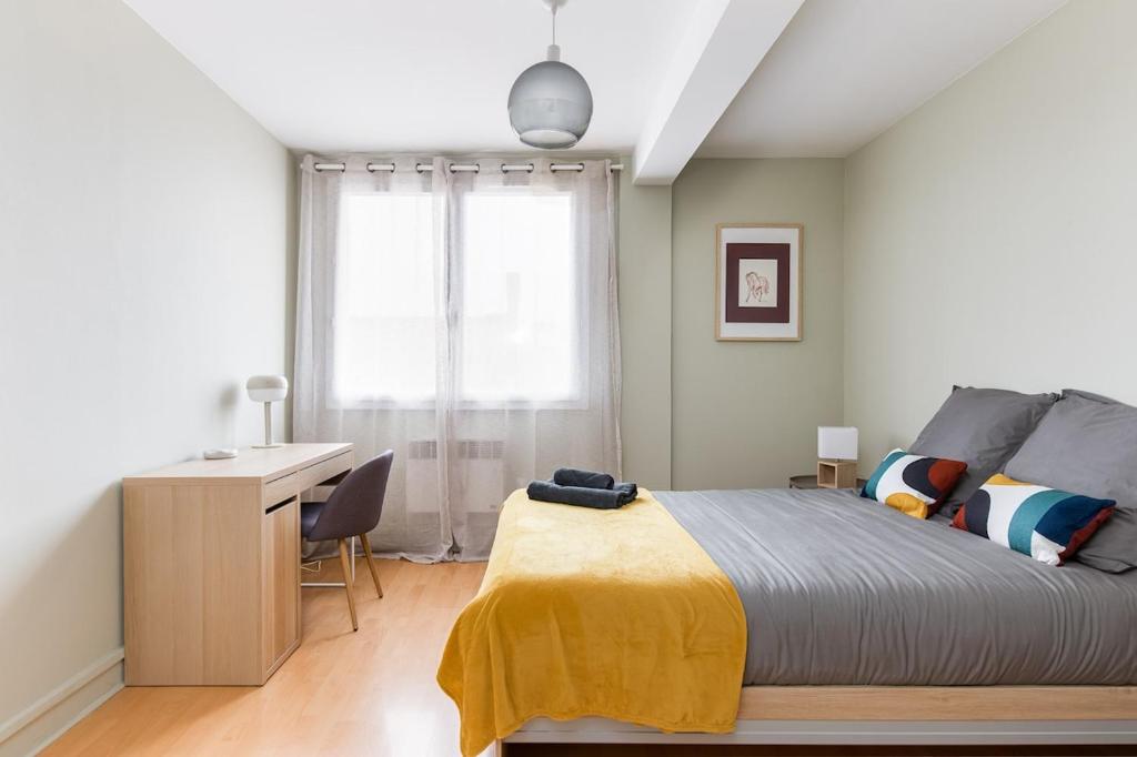 A pair of two-bed apartments with outdoor spaces and parking by the Garonne - 3