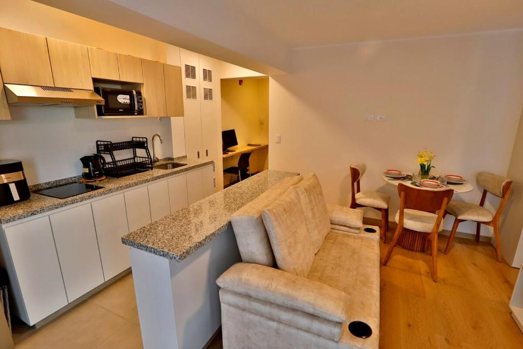 Modern & Comfortable Apartment near San Isidro - 2