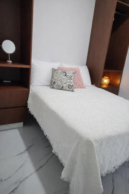 New Two-Bedroom Apartment with a Rooftop Pool, Minutes from the Beach - 3