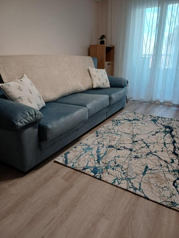 Stylish Apartment With Communal Pool - 2