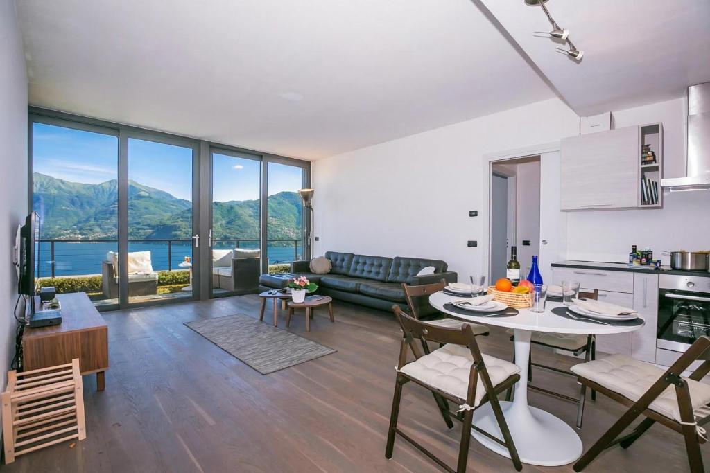 Penthouse-LakeView-AC-Private Garden - 5