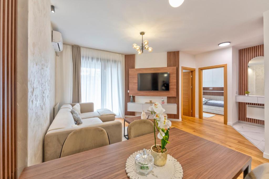 SkyLux Balkan Square - 3