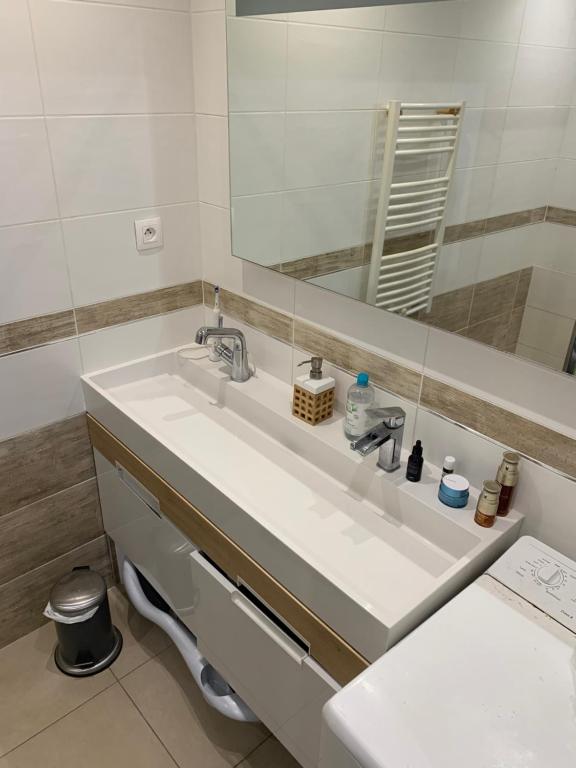Modern City Center apartment with parking! - 5