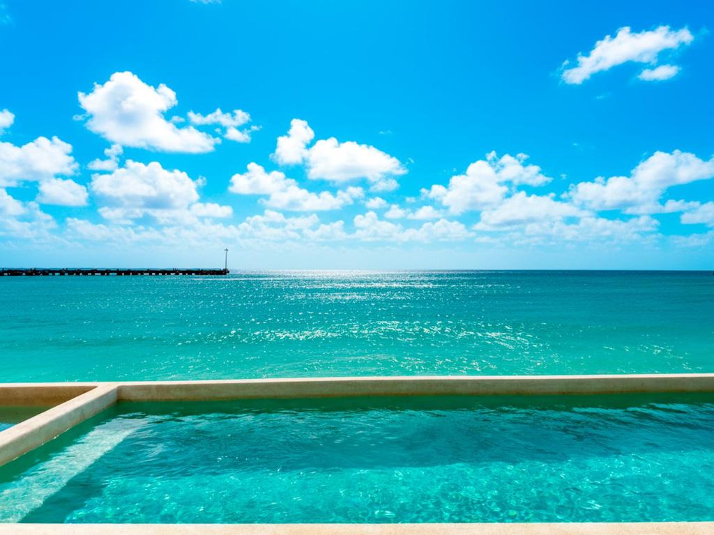 Casa La Aurora - Beachfront Studio and Rooftop Infinity Pool - 2