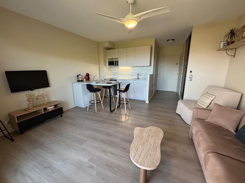 Bright studio sea and city center within walking distance - 2