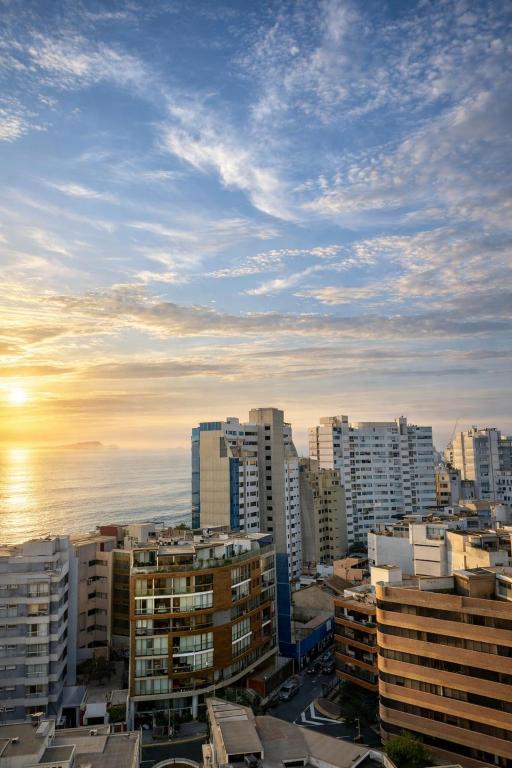 Luxury 3BR near Larcomar - Prime Miraflores Location - 2