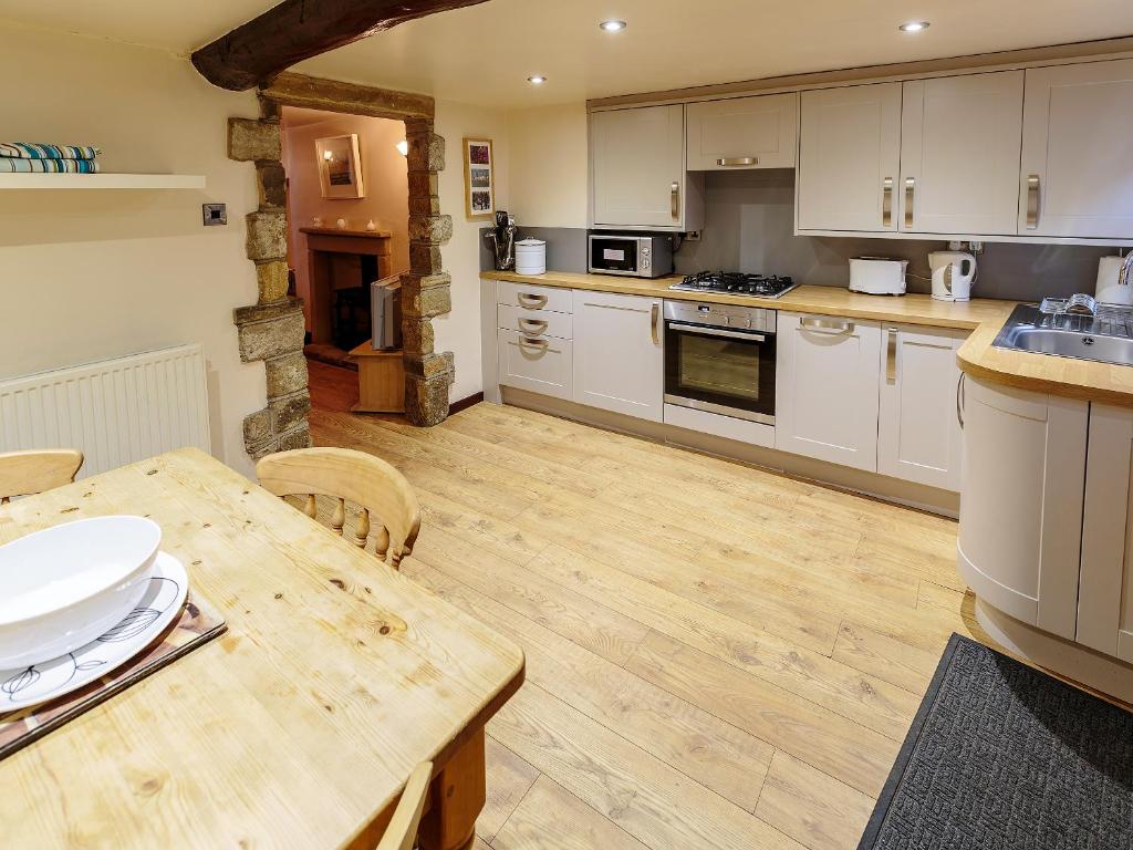 Millstone Cottage, Bradwell photo 3
