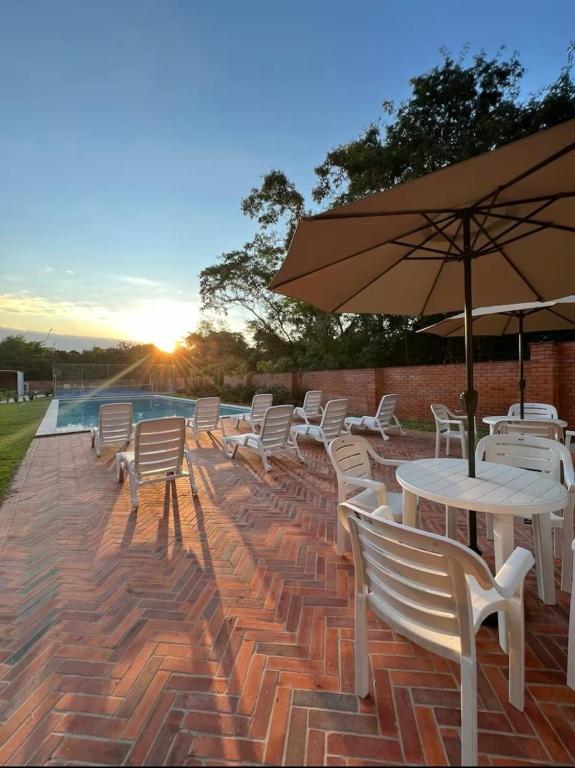 Monoambiente moderno con balcón, piscina en Luque - 4