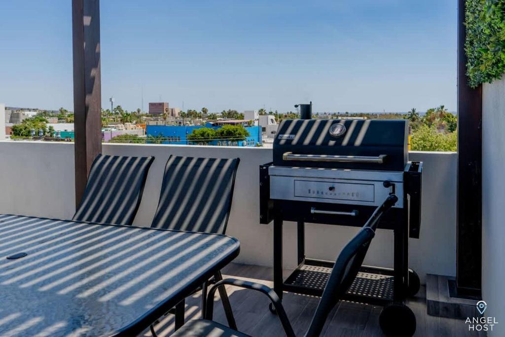 Pool BBQ & a Short Walk to the Malecon - 5
