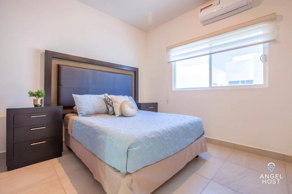 Family-Friendly House in Gated Community with Communal Pool - 3