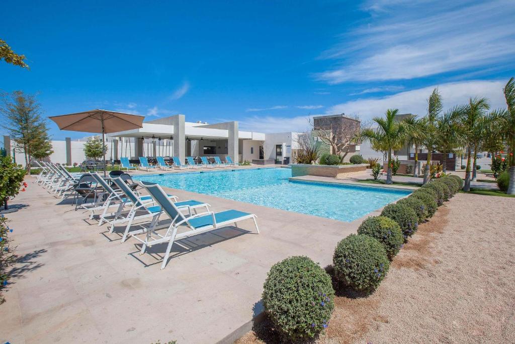 Perfect House communal Pool Security and Comfort - 1