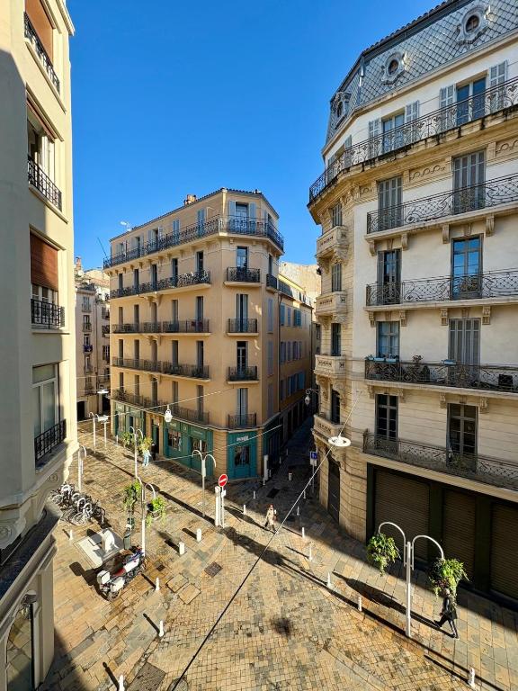 GRAND STUDIO à TOULON - 3