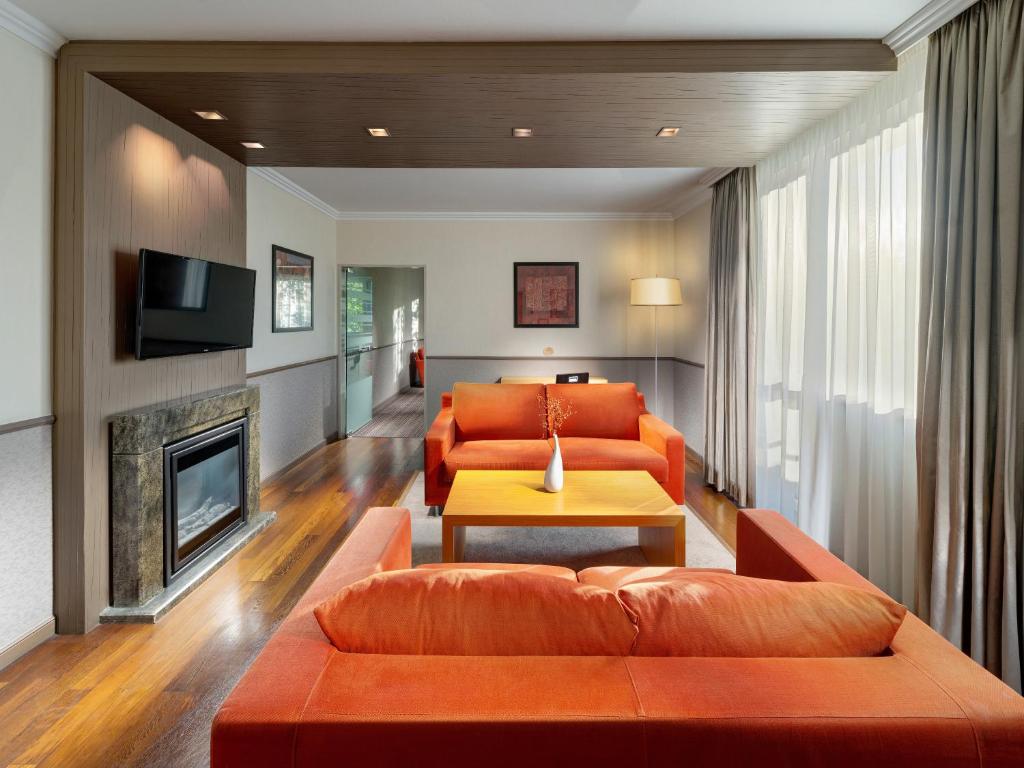 Shared lounge/TV area