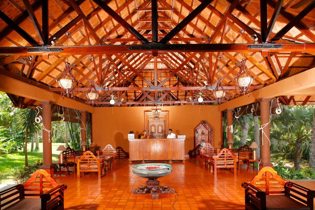 プヴァール　アイランド　リゾート (Poovar Island Resort) フロント・ロビー