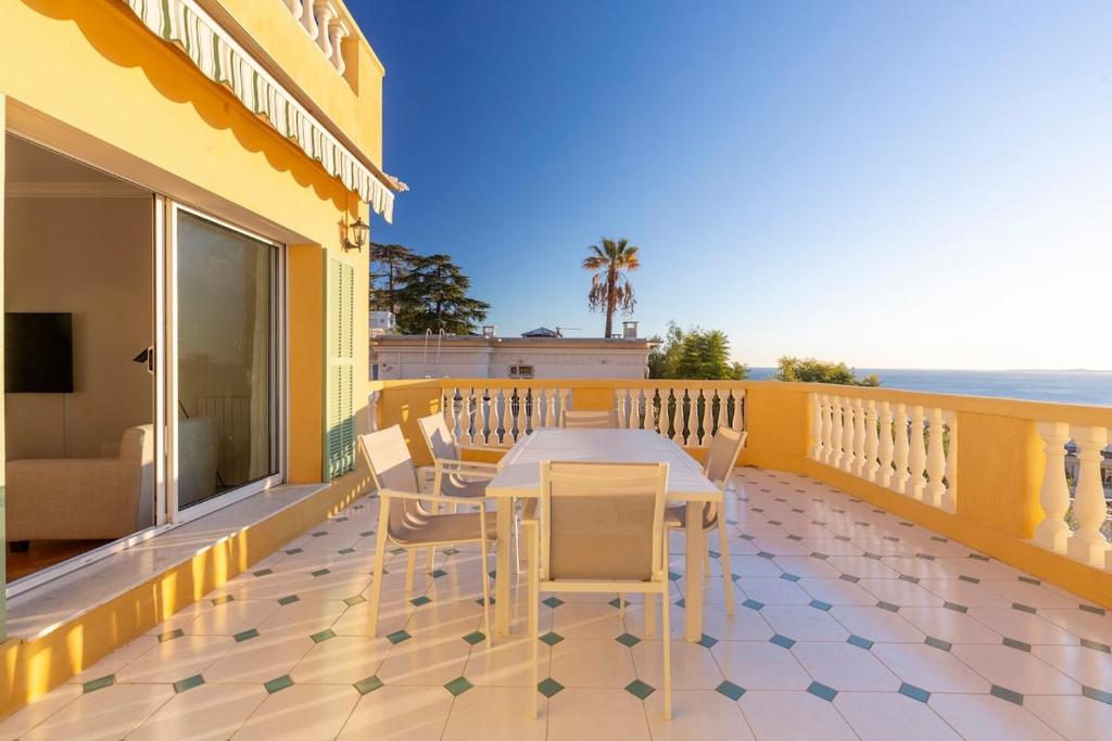 Apartment with large terrace & sea view over Nice - 1