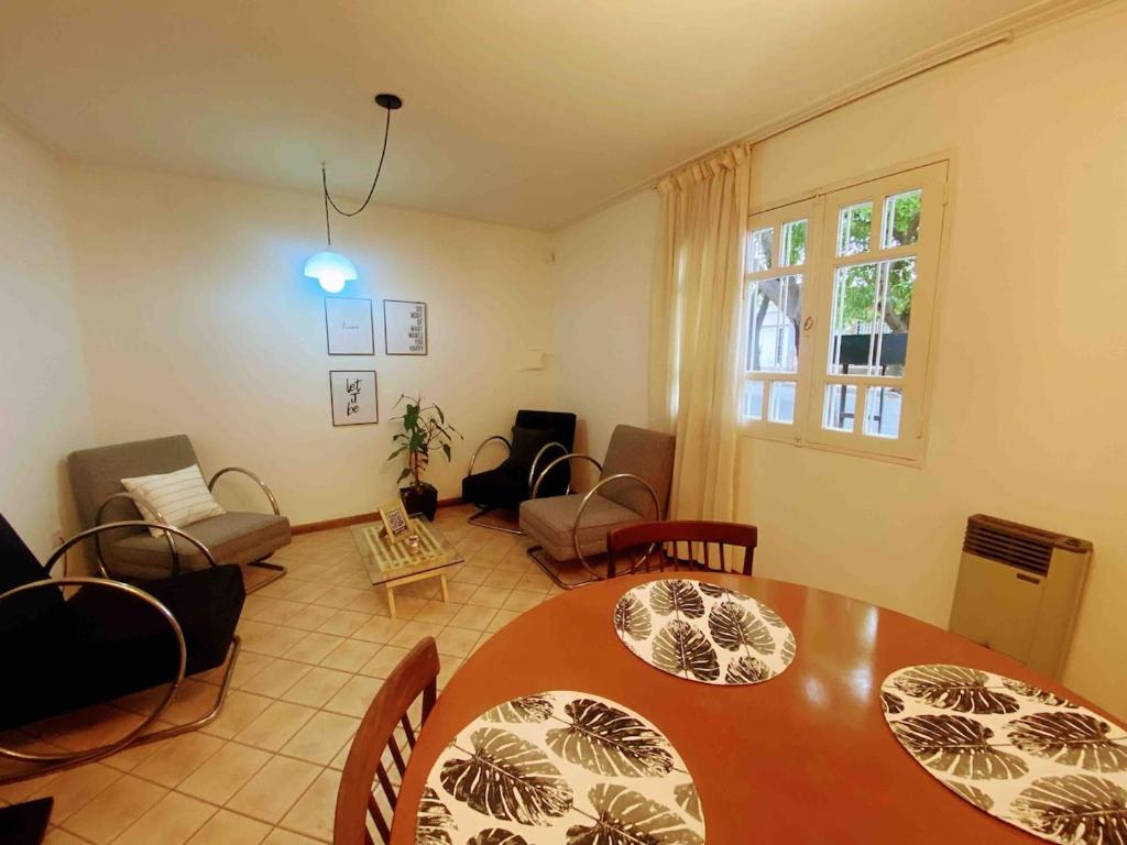 Style, comfort and the best location with carport - 1