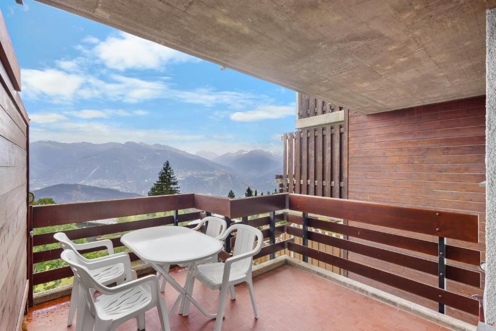 Gemeaux 205 sur la place du Village a Anzere avec vue sur les Alpes - 3