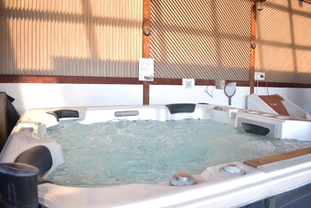Jacuzzi with Panoramic View Relax Maison Sarajevo - 4